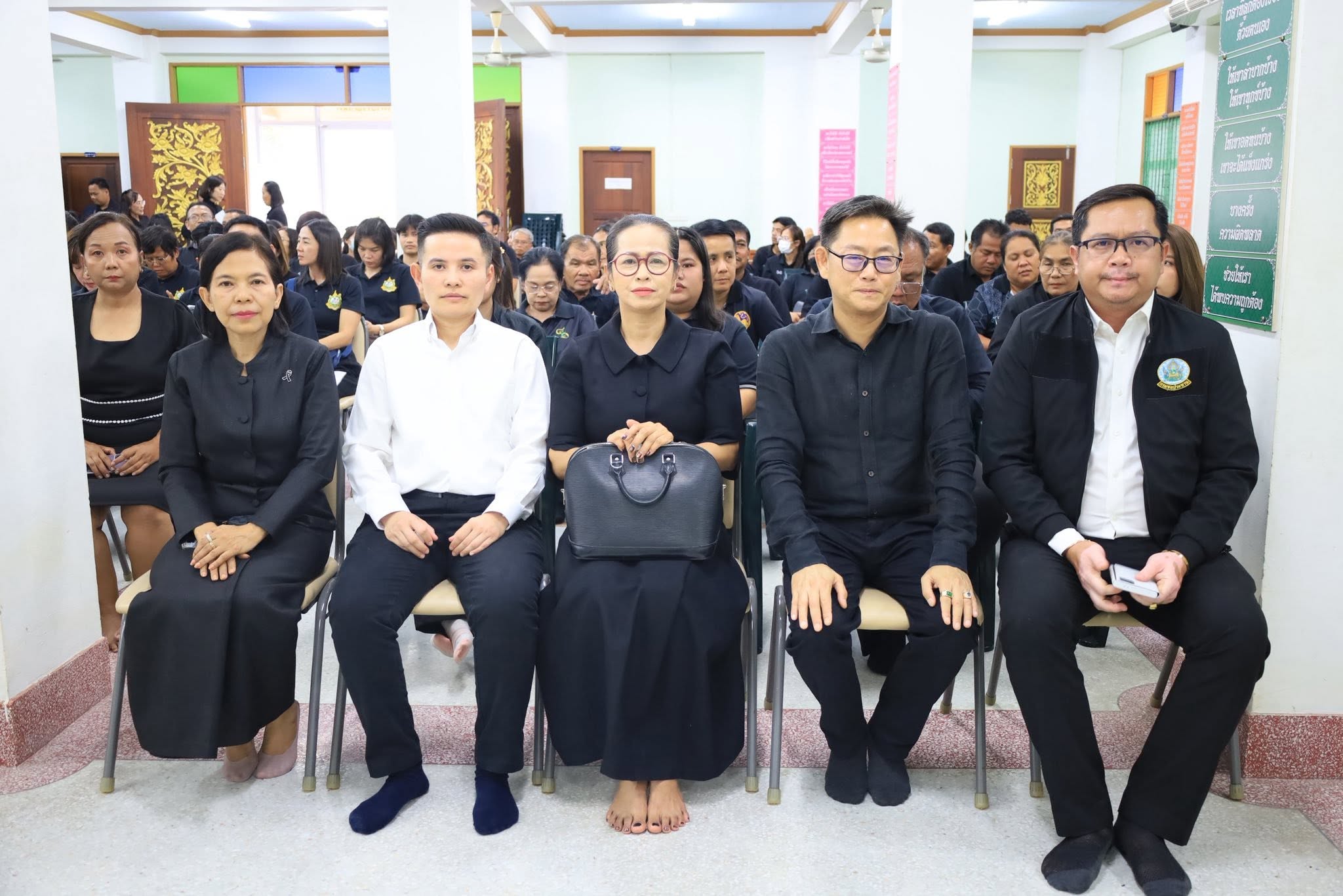 title - ส.ป.ก.อ่างทอง ร่วมพิธีบำเพ็ญกุศลสวดพระอภิธรรม เพื่ออุทิศถวายพระราชกุศลแด่ สมเด็จพระเจ้าลูกเธอ เจ้าฟ้าพัชรกิติยาภา นเรนทิราเทพยวดี กรมหลวงราชสาริณีสิริพัชร มหาวัชรราชธิดา ณ วัดอ่างทองวรวิหาร